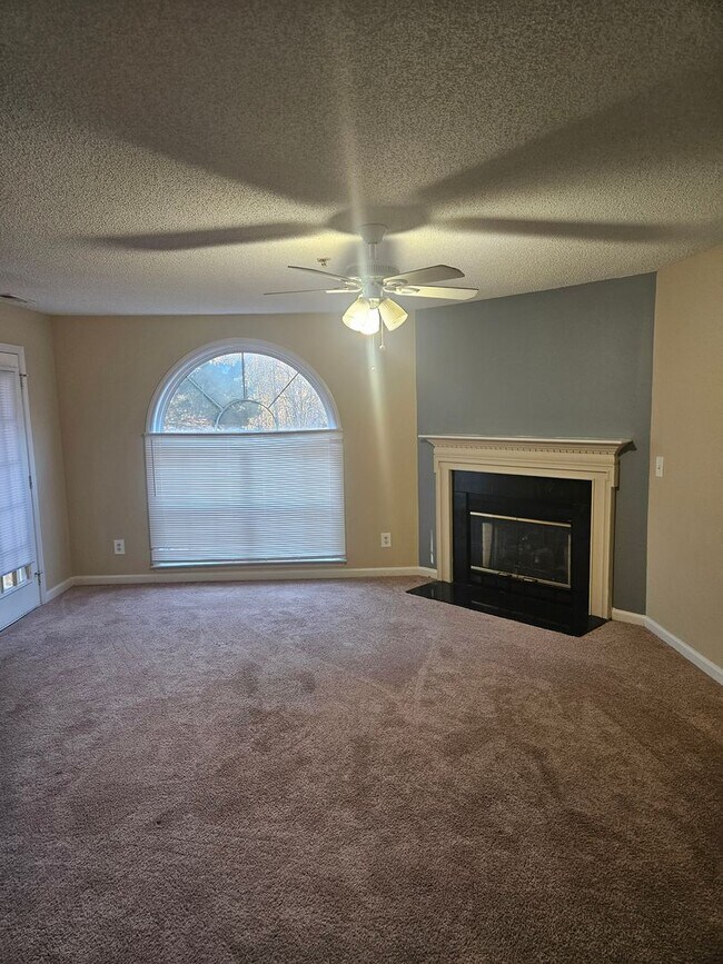 Photo - 523 Rivertree Ln House