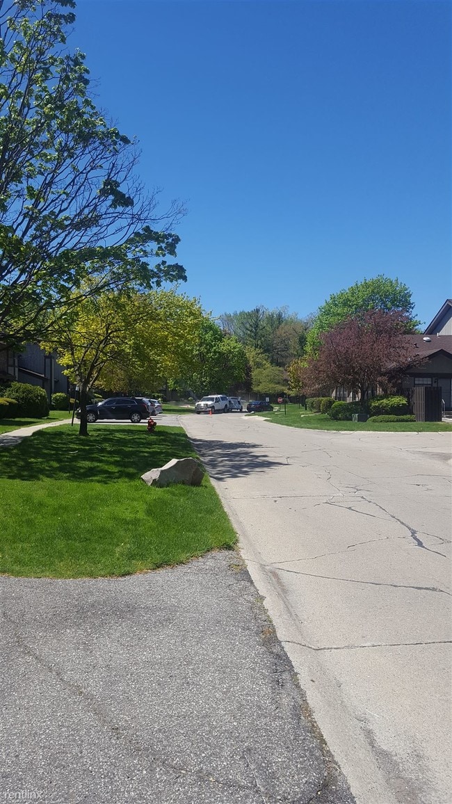 Building Photo - 25032 Oakbrooke Dr