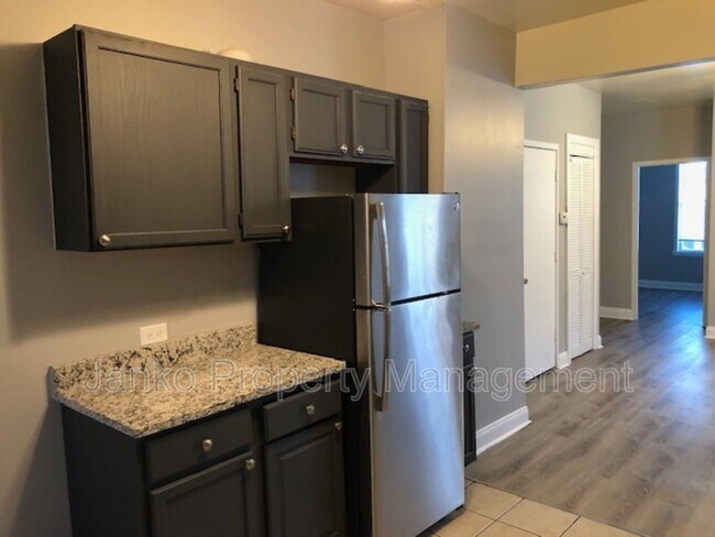 Foto del edificio - 1415 E 75th St