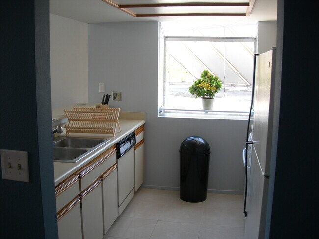 Kitchen - 1943 Selby Ave