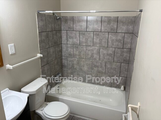 Foto del edificio - 3437 Ridgemont Ave