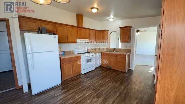 Building Photo - 3 Bedroom 2-bathroom home