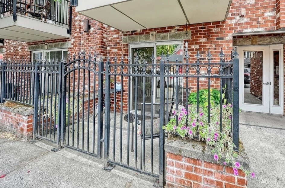 Primary Photo - 1001 N State St