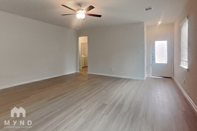 Foto del edificio - 15431 Maple Ter Dr