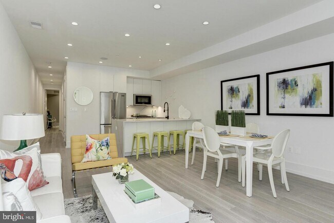 Foto del edificio - 1817 Vernon St NW