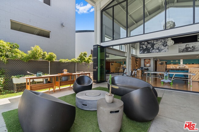 Building Photo - 548 Rose Ave