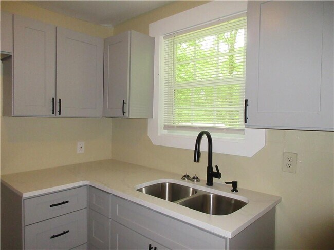 Building Photo - 885 Bolton Pl NW