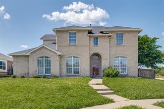 Building Photo - 2401 Redfield Dr