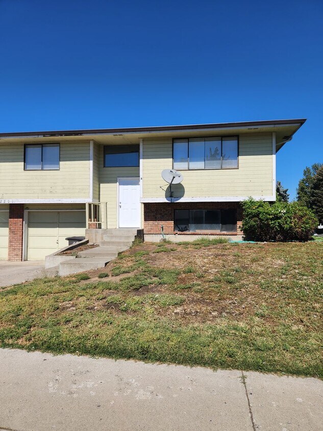 Building Photo - 2201 W Logan Ave