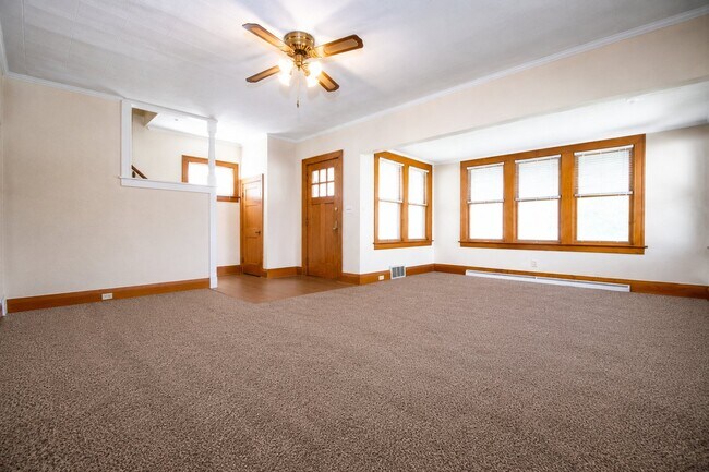 Building Photo - 4250 N Haven Ave