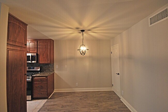 Building Photo - 18020 Saratoga Way