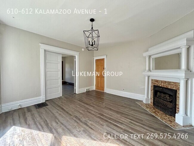 Foto del edificio - 610-612 Kalamazoo Avenue-1