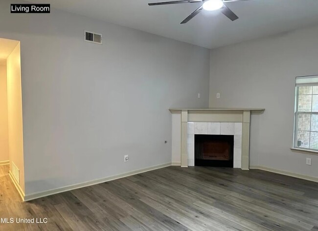 Building Photo - 8349 Regal Bend Dr