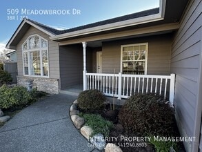 Building Photo - 509 Meadowbrook Dr