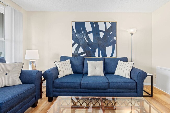 Building Photo - 875 Plymouth Pl