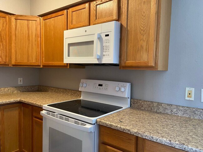 Foto del edificio - 2693 E Oakleaf Dr