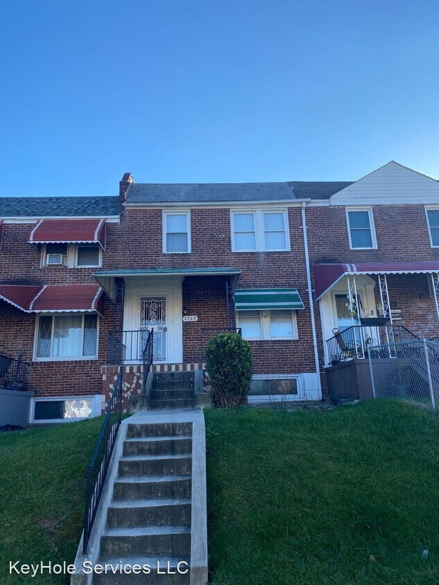 4 br, 2.5 bath House 2703 E Federal Street House for Rent in