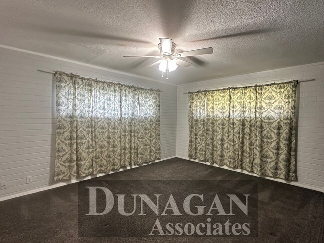 Foto del edificio - 3 bed 2 bath Country Club Division