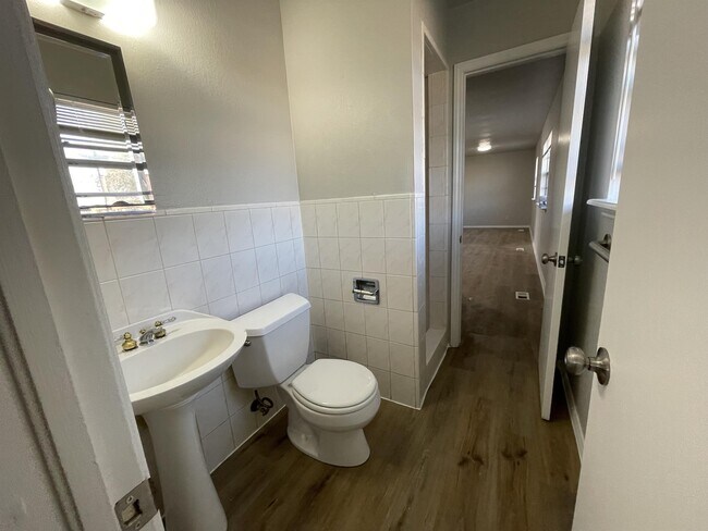 Building Photo - 3013 S Madole Blvd