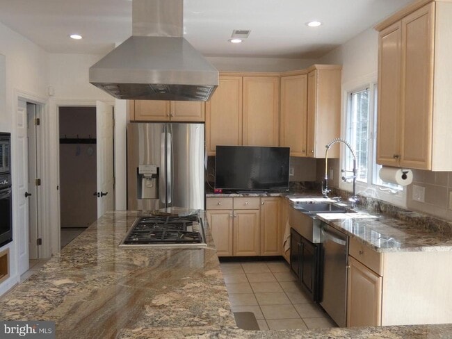Building Photo - 6422 Lake Meadow Dr