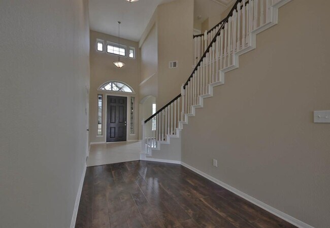 Building Photo - 2211 Dama Dr