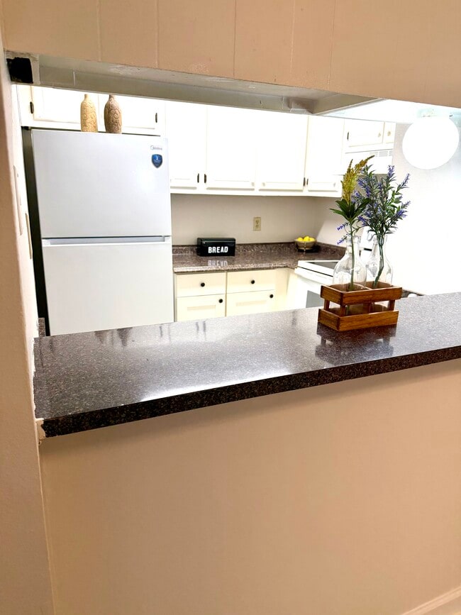 Building Photo - 14722 Hooper Rd