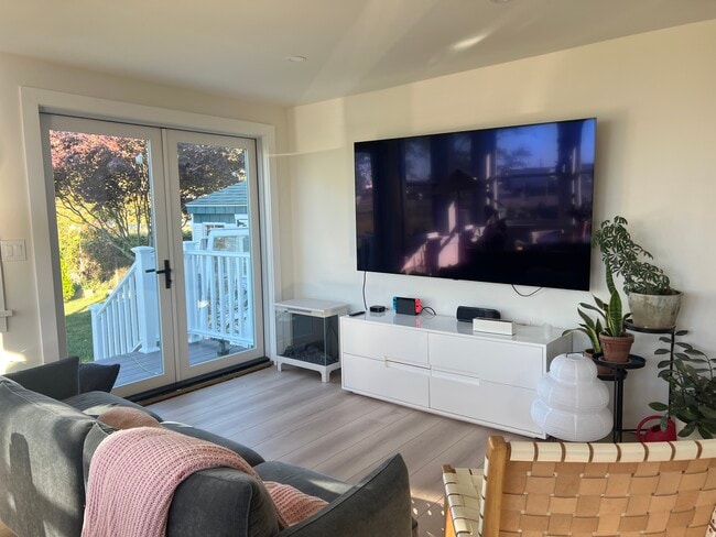 Photo - 1 Front St House