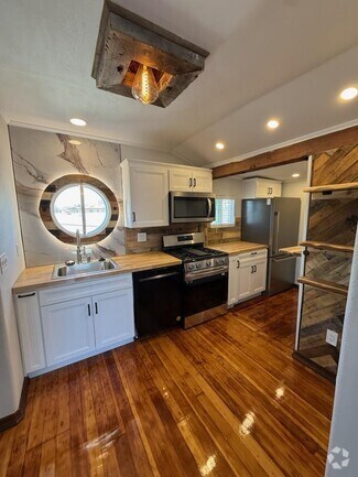 Building Photo - 3684 43rd St