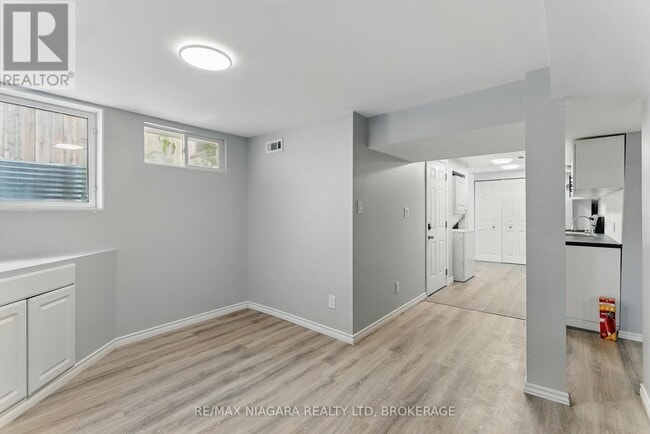 Building Photo - 290 Scholfield Ave S