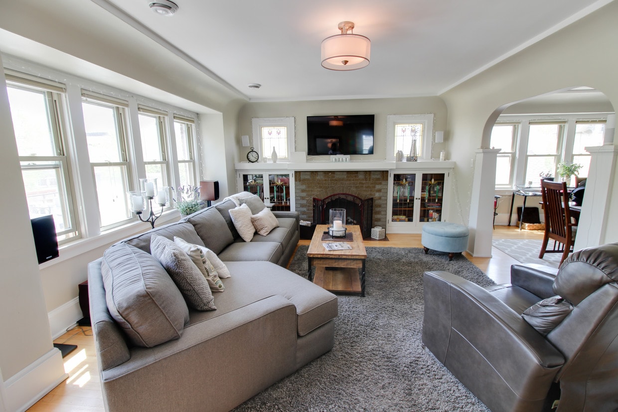 Living Room - 1623 N Astor St