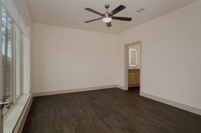 Foto del edificio - 8900 Six Pines Dr