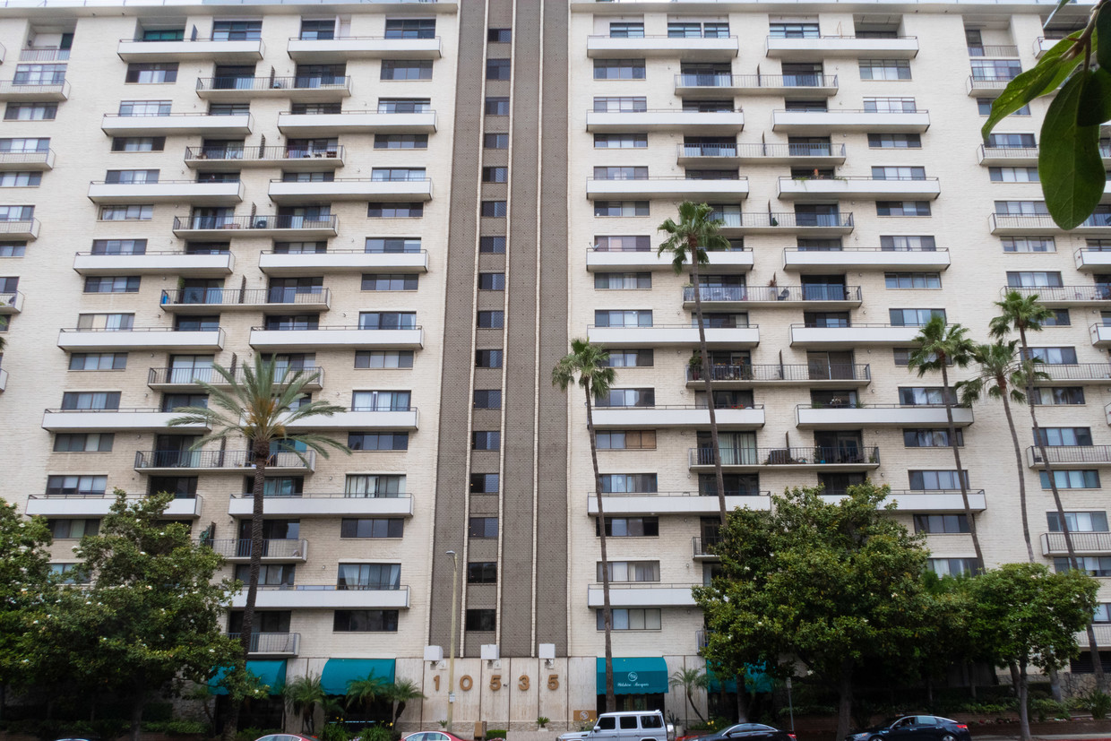 Building Exterior - 10535 Wilshire Blvd