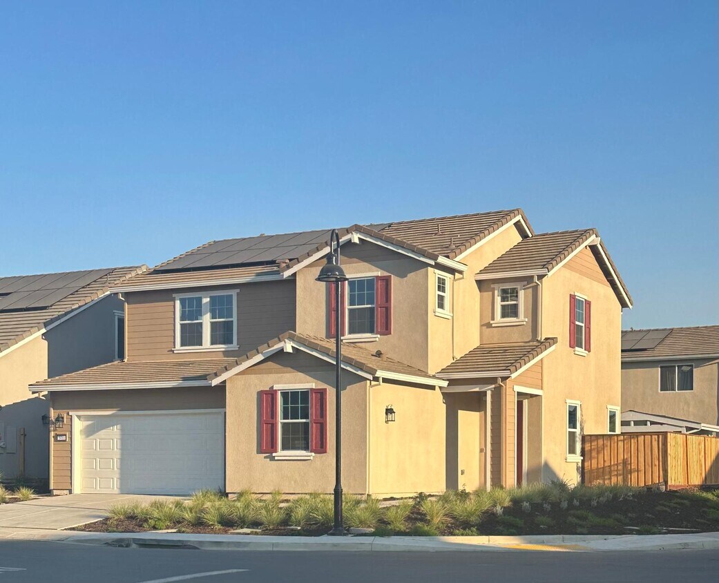 Foto principal - 5481 Dunnigan Hills Ln