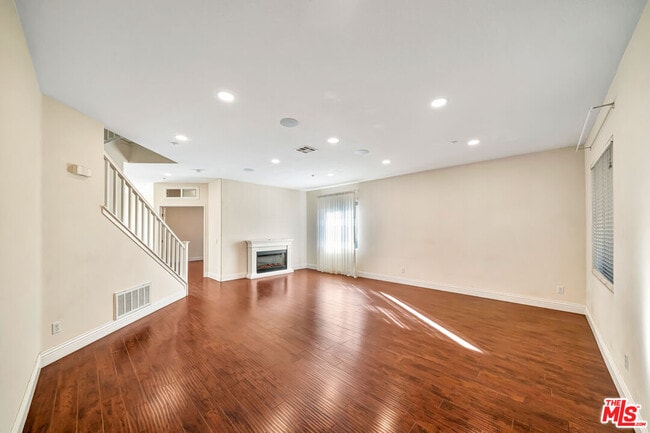 Foto del edificio - 12440 La Cresta Way