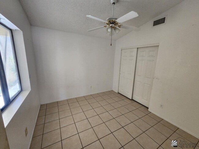 Building Photo - 2222 E 27th Ln