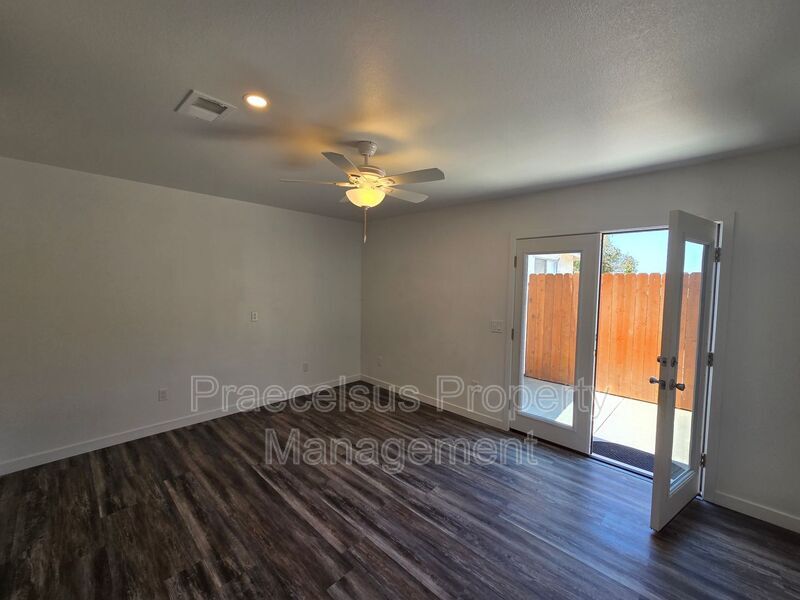 Foto principal - 1078 Fuchsia Ln