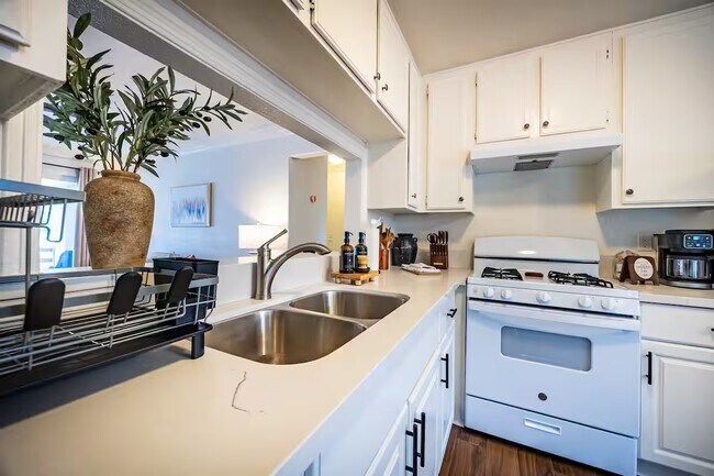 Foto del edificio - 1687 Sycamore St