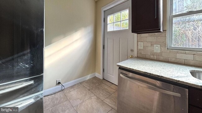 Foto del edificio - 2338 Cross St