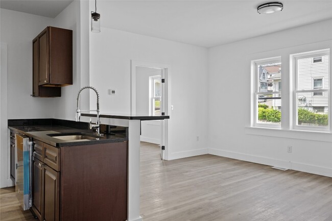Building Photo - 416 Oak Hill Ave