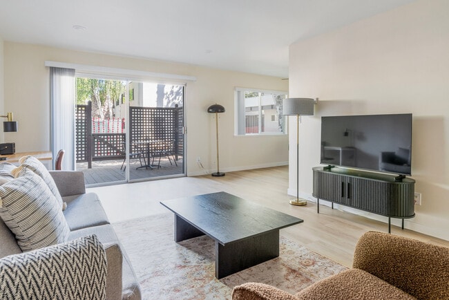 Foto del edificio - 2721 Midtown Ct
