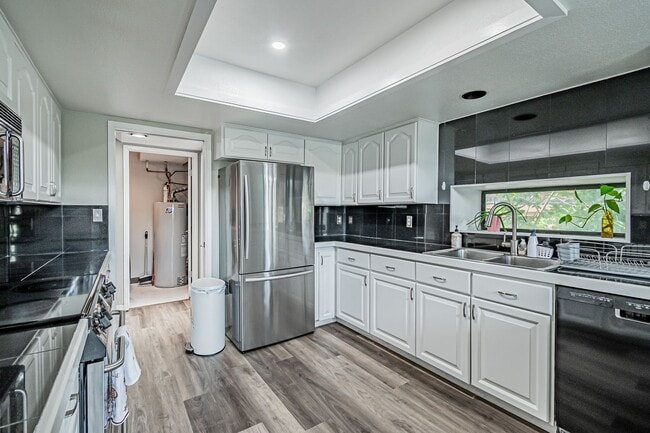Building Photo - 3BD, 2.5BA Arapahoe Lake Park Townhome Nea...