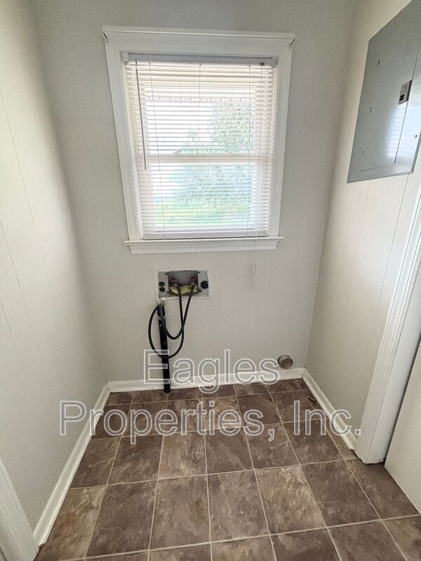 Building Photo - 657 Saulston Rd