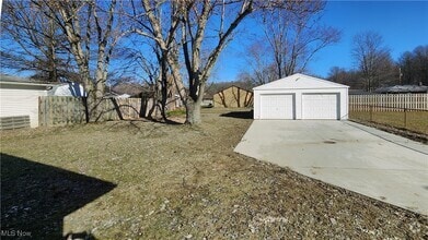 Building Photo - 223 Maplelawn Dr