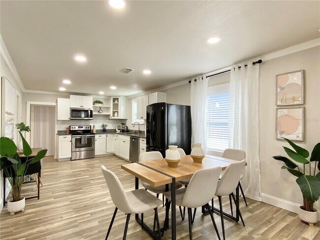 Building Photo - 1802 E 17th Ave