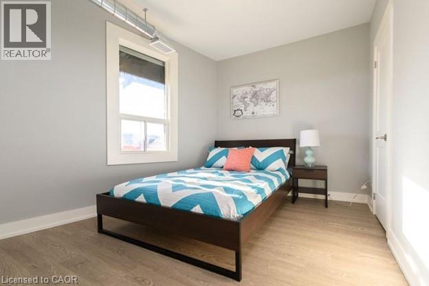 Photo du bâtiment - 1000 King St E