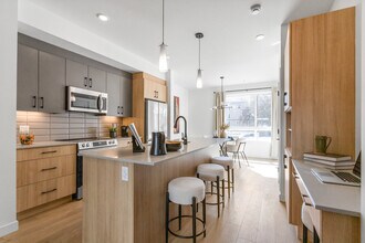 Building Photo - 9817-9153 153 St NW