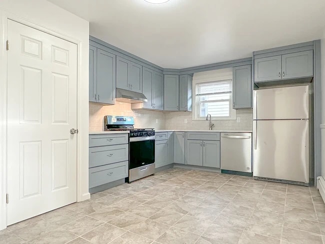 Building Photo - 76 Front St