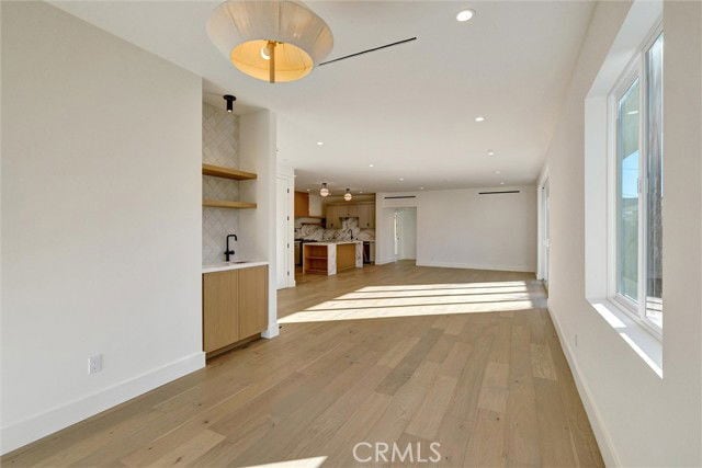 Foto del edificio - 1688 N Sierra Bonita Ave