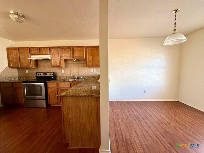 Building Photo - 3307 Hereford Ln