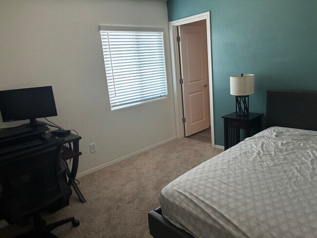 Foto del edificio - 458 W Whitetail Dr